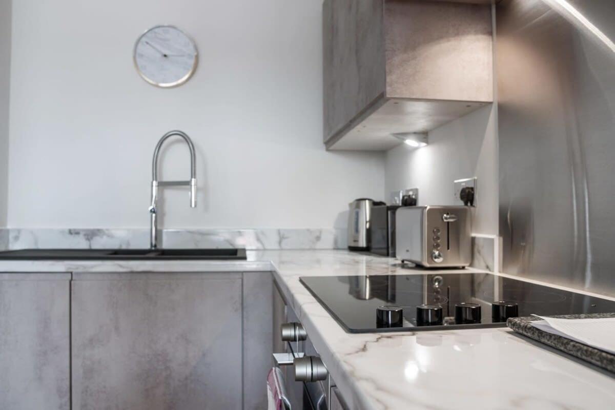 Lovely Riverside 2 Bed Apartment Leeds  Exteriör bild